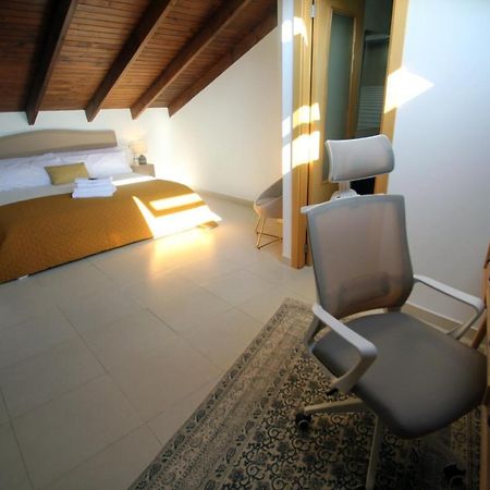 Apartaross Appartamento Valenza Esterno foto