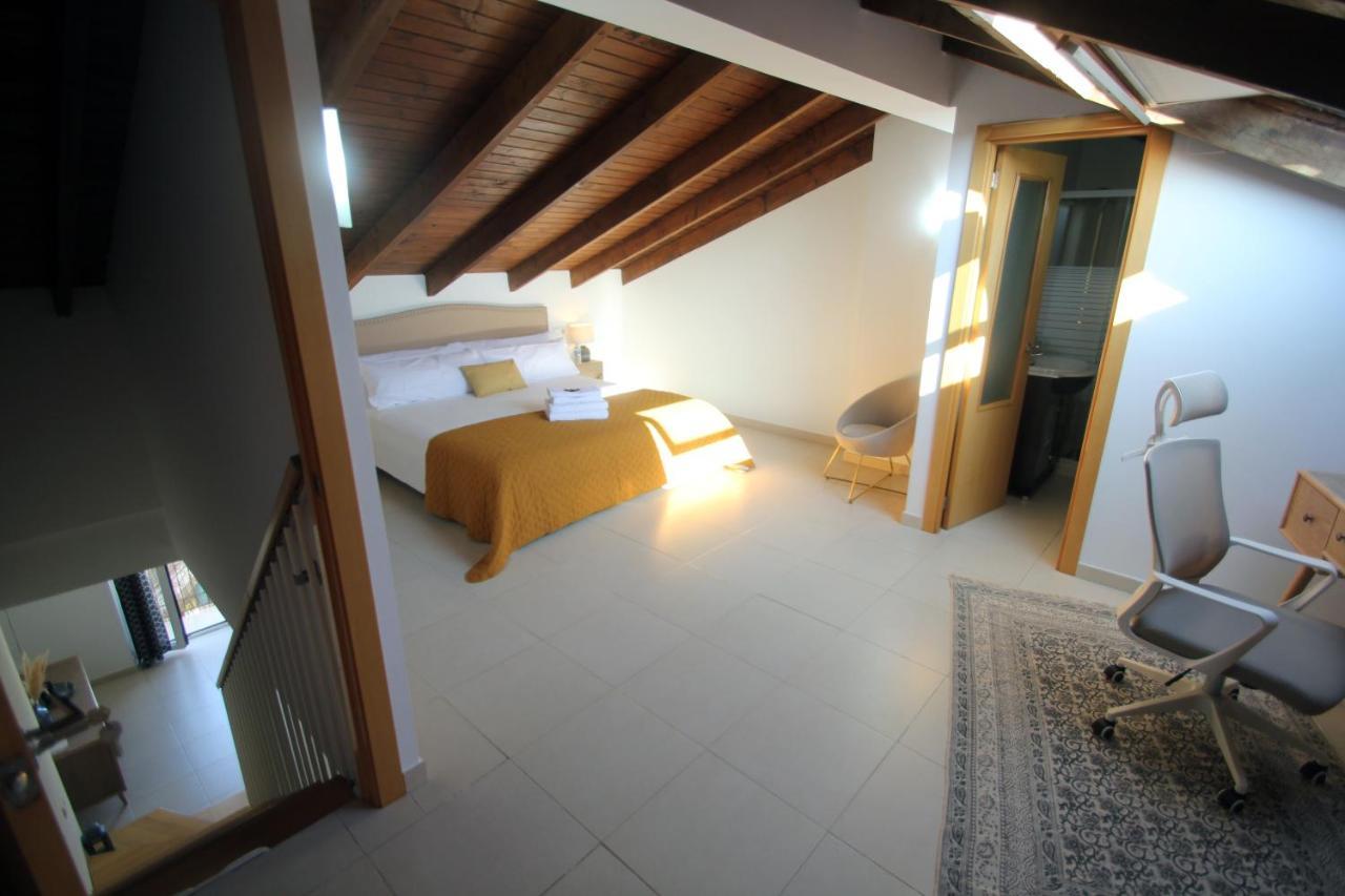 Apartaross Appartamento Valenza Esterno foto