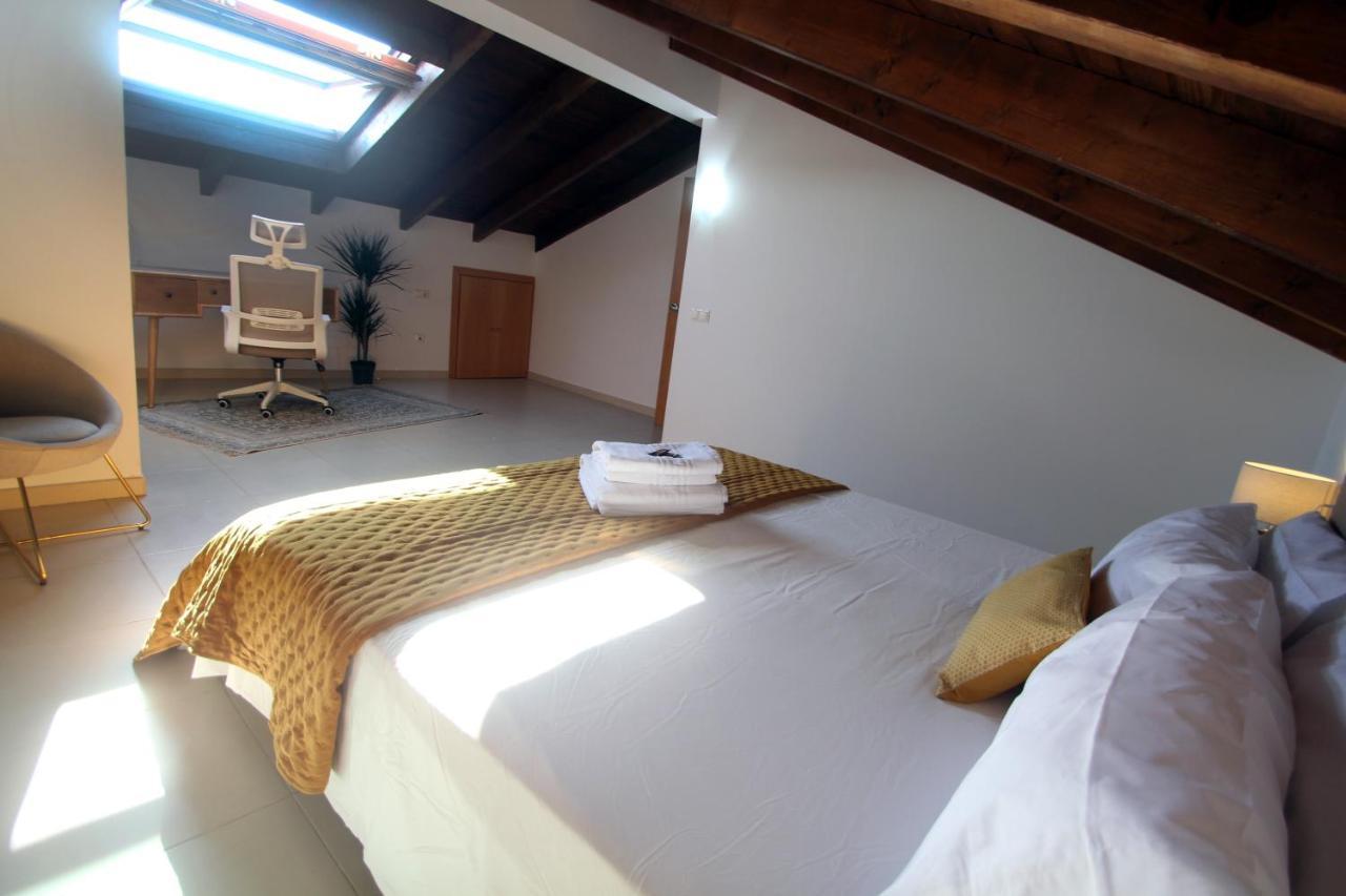 Apartaross Appartamento Valenza Esterno foto